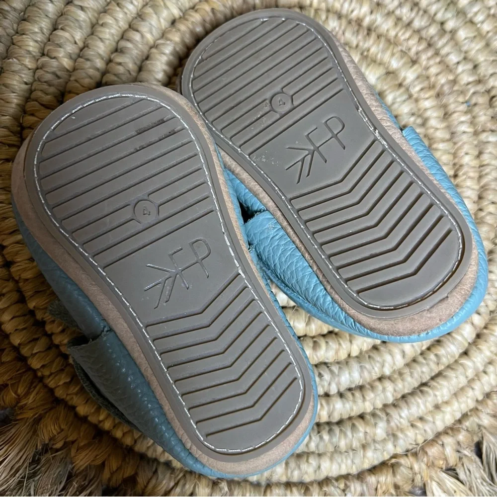 Freshly Picked knotted bow baby shoe - Picture 3 of 5